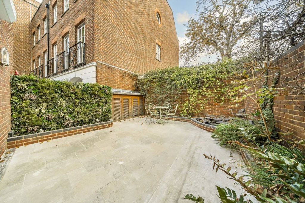 Property photo 3 of 8