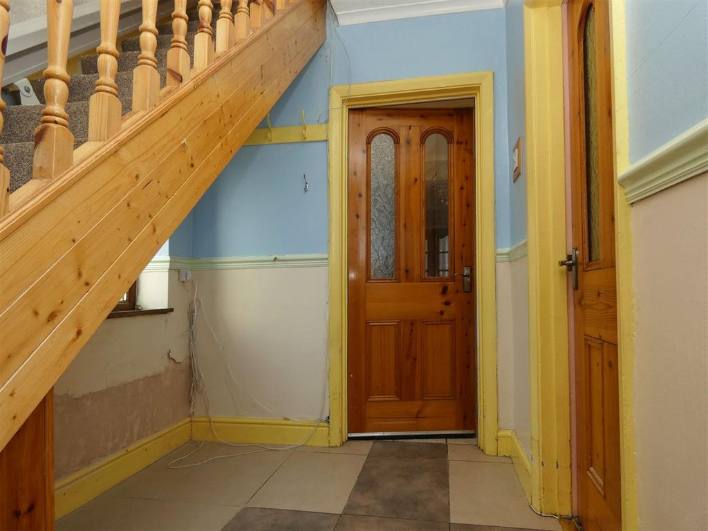 Property photo 2 of 25 Entrance Hall