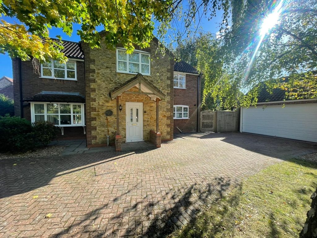 Property photo 1 of 28