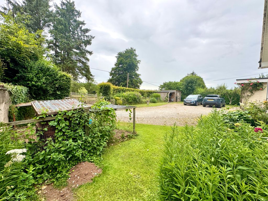 Property photo 2 of 21 Parking