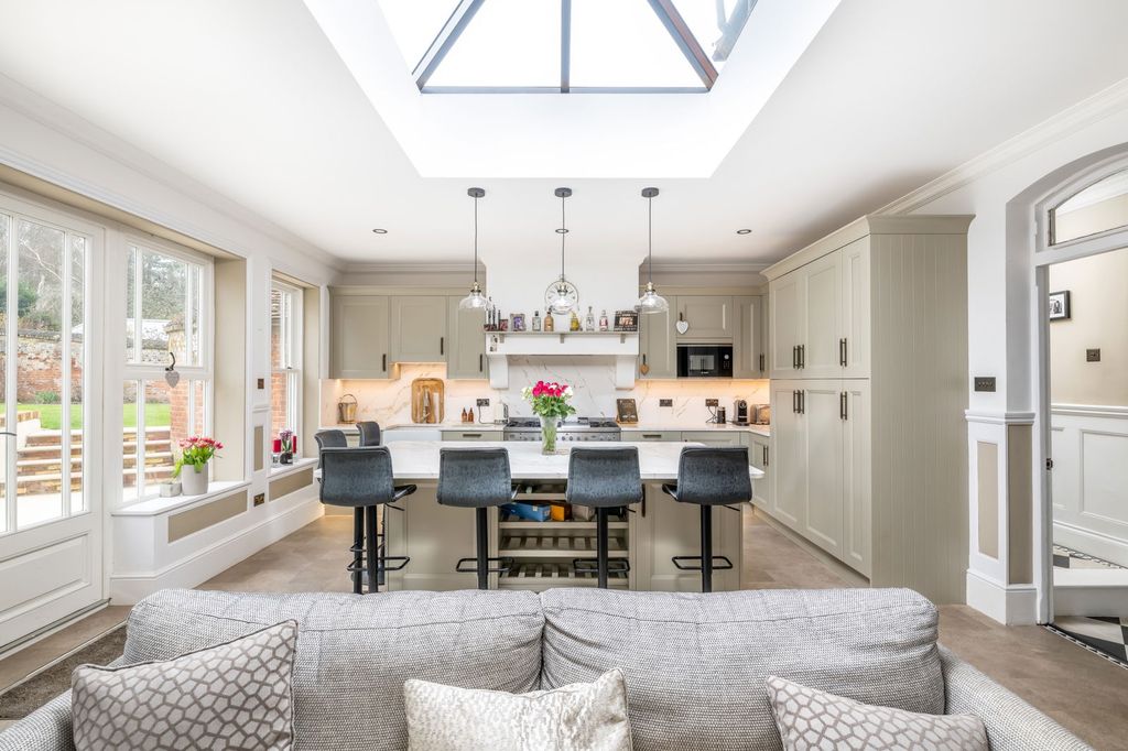 Property photo 3 of 47