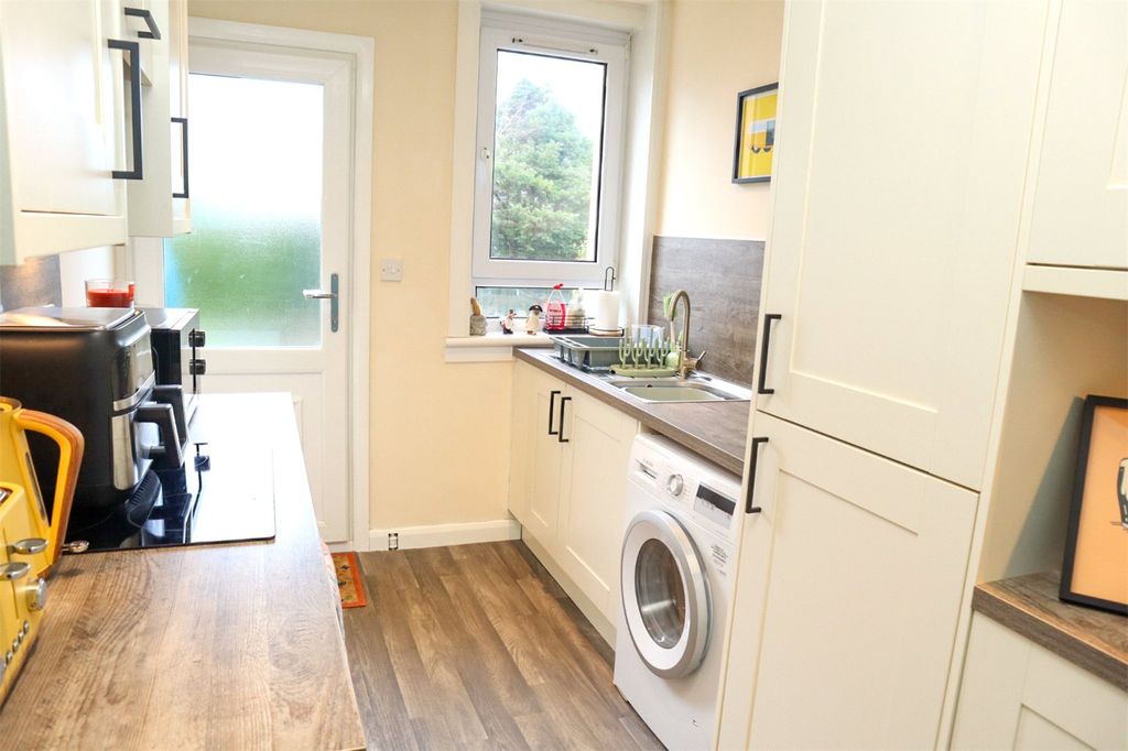 Property photo 3 of 18 Kitchen