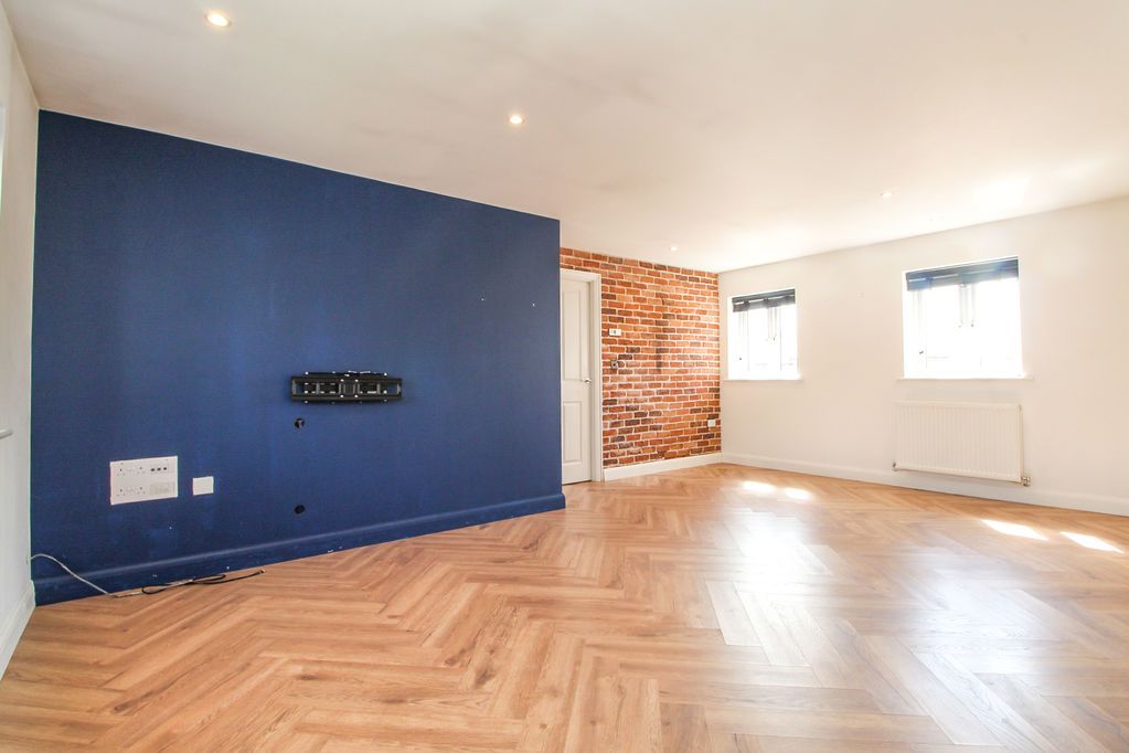 Property photo 3 of 12 Photo 7