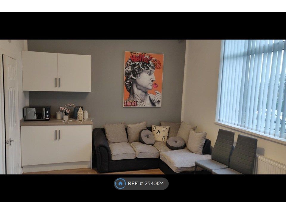 Property photo 1 of 4 Sofa &amp; Mini Kitchen