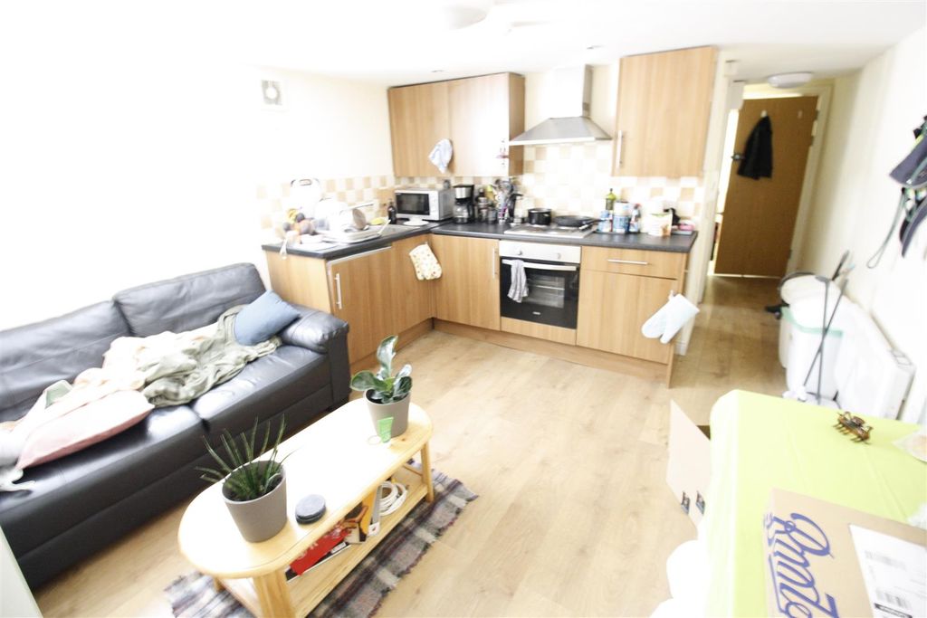 Property photo 2 of 5 Flat 2 50 Colum Road  (3).Jpg