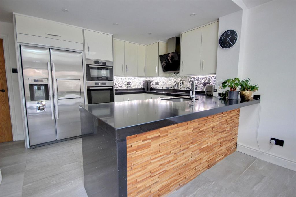 Property photo 3 of 21 Img_0076-Img_0078_Lzn.Jpg