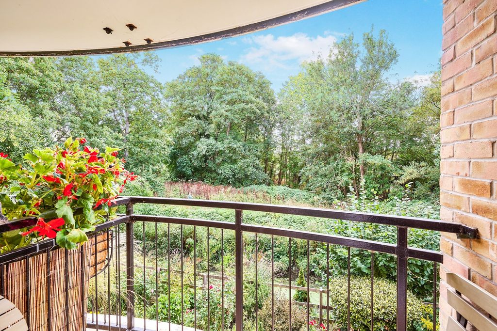 Property photo 1 of 14 Balcony