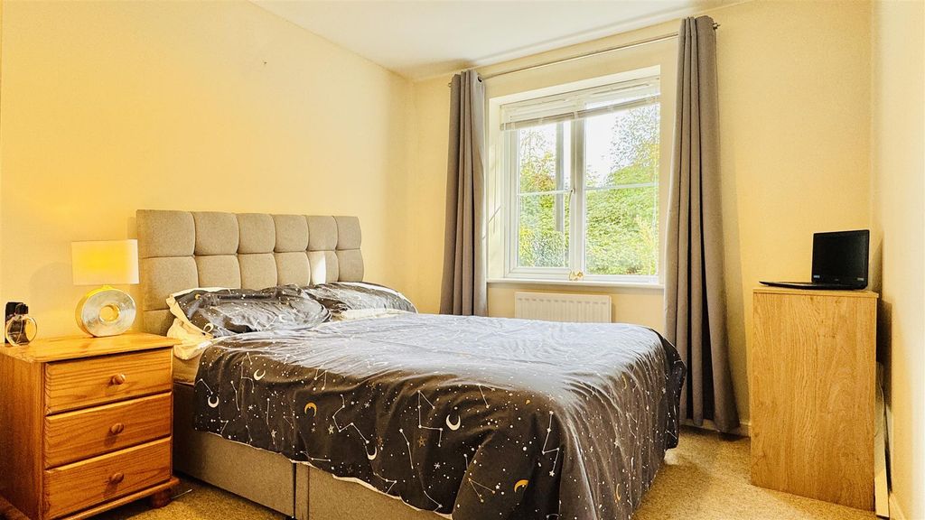 Property photo 1 of 16 Bedroom 1