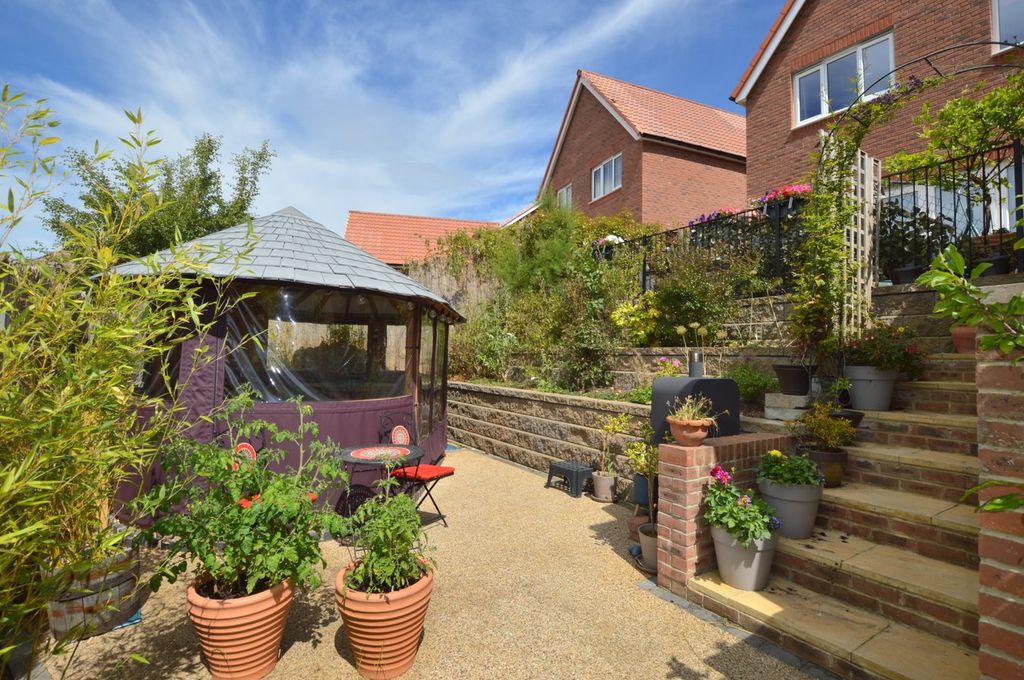 Property photo 3 of 12