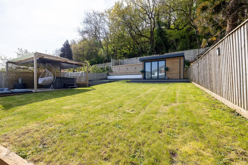 Property photo 2 of 35 20 Conygar Close(05-03-2023)-7.Jpg