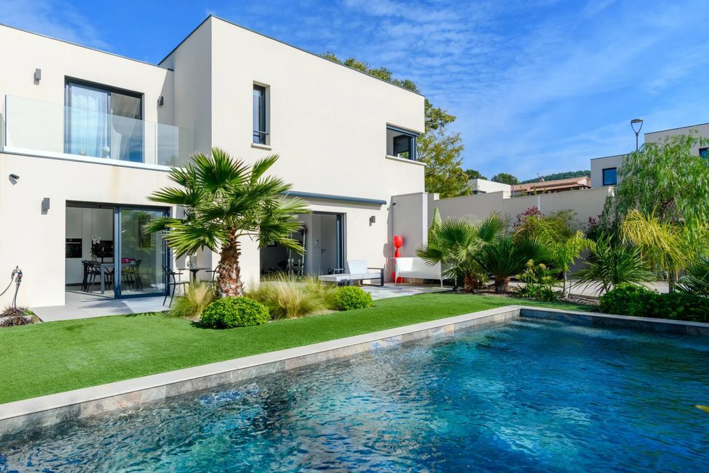 Property photo 1 of 23