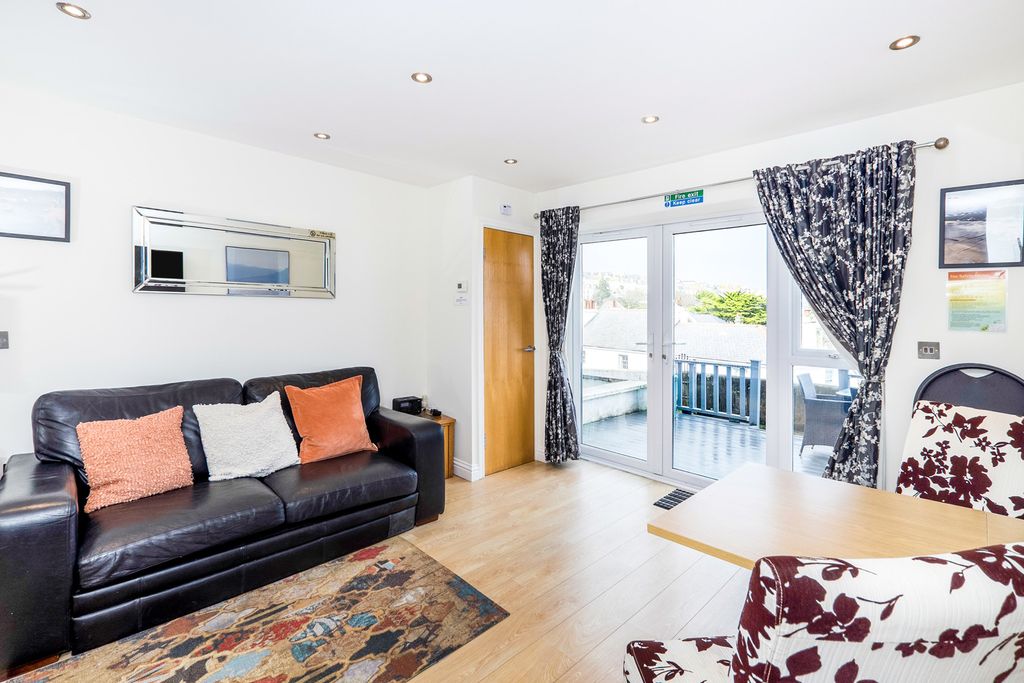 Property photo 3 of 19 Pbox-Img.Jpg
