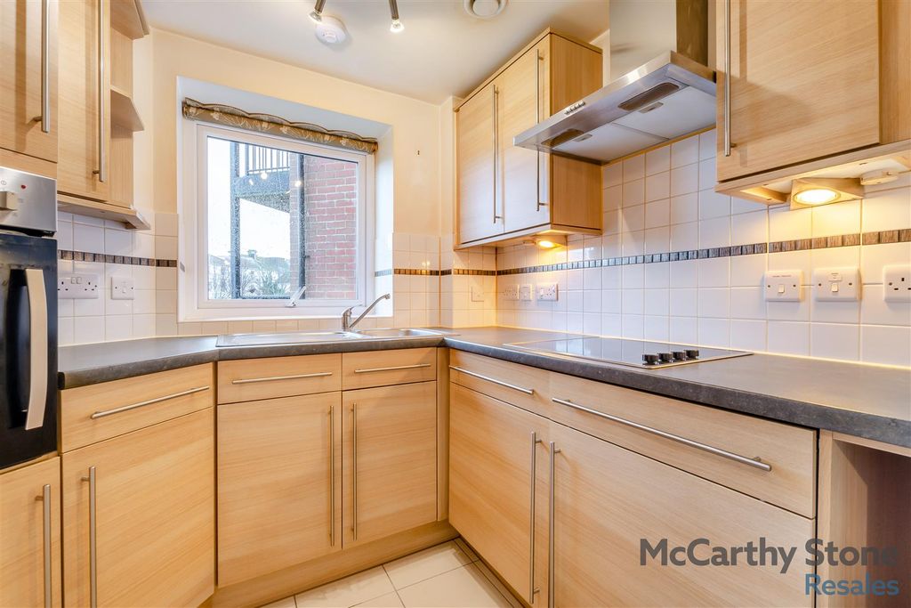 Property photo 3 of 24 8672578-Interior04.Jpg