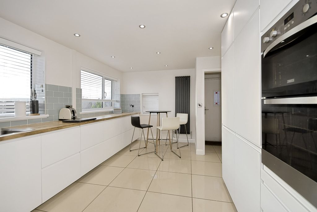 Property photo 2 of 30 Advert-17