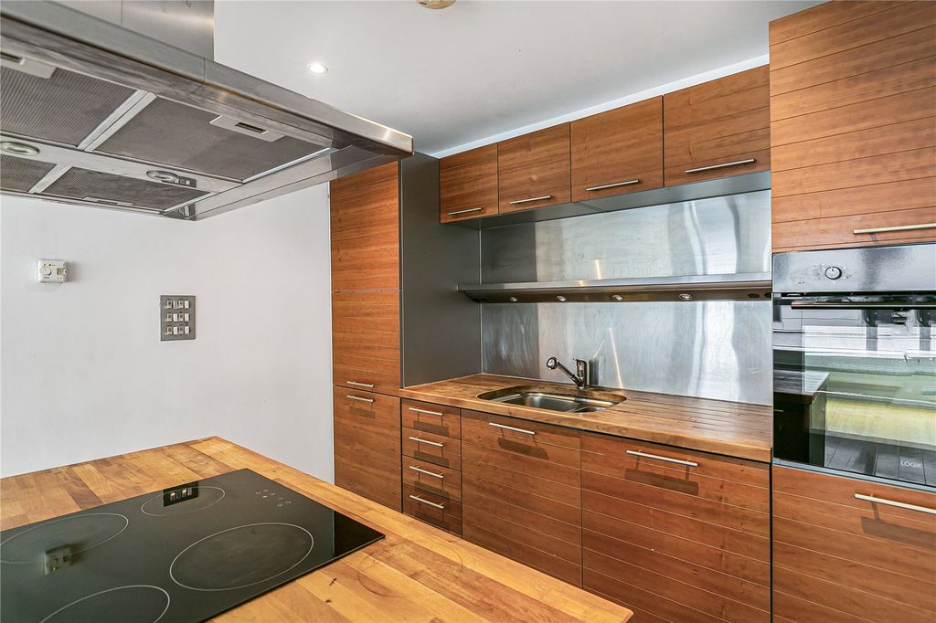 Property photo 3 of 23 Kitchen