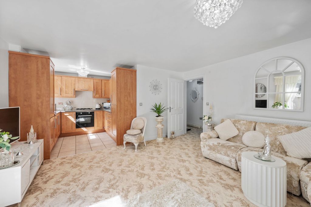 Property photo 2 of 19