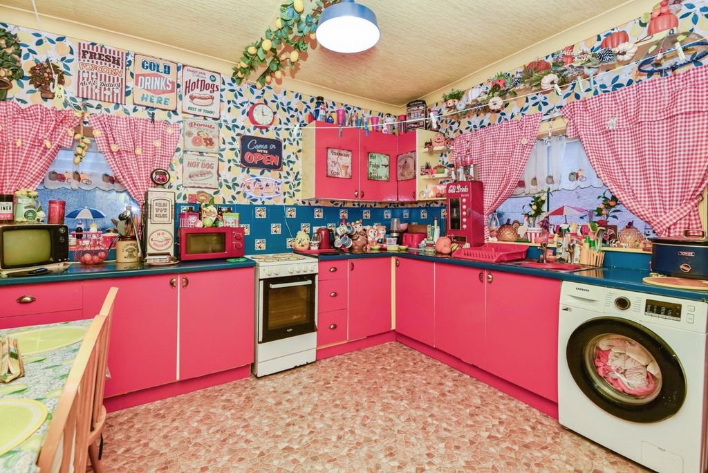 Property photo 3 of 16 Photo