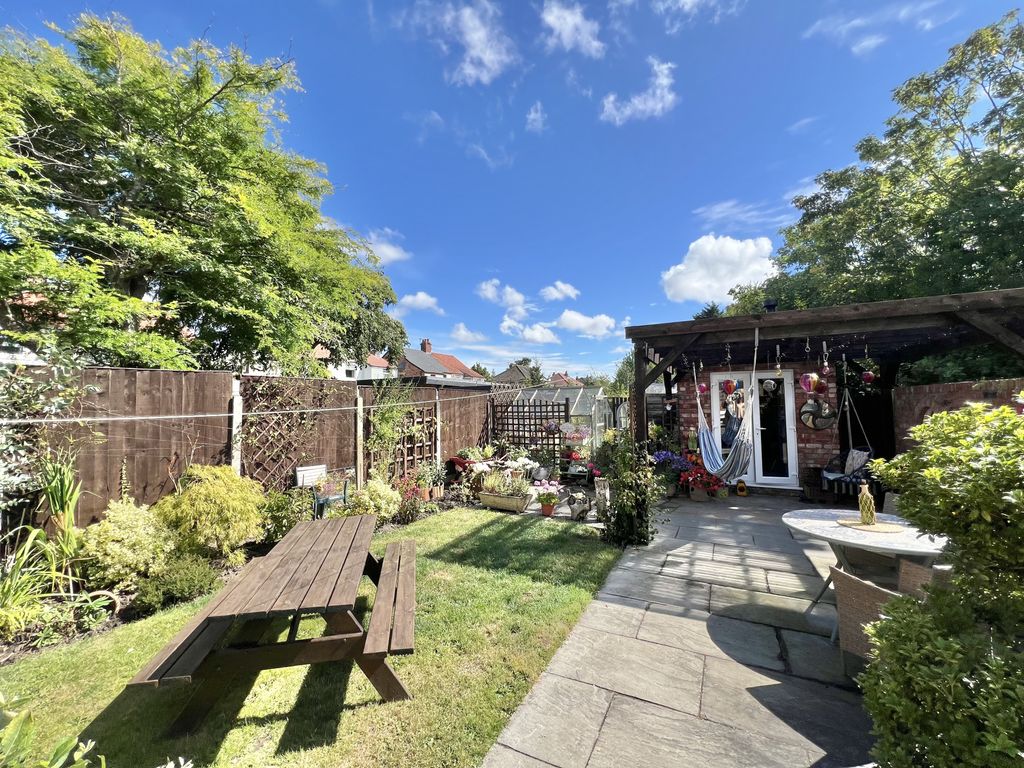 Property photo 2 of 28