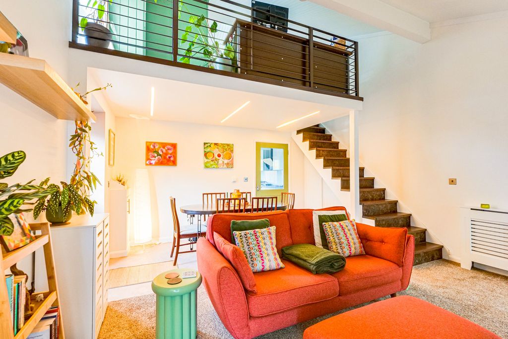 Property photo 3 of 27