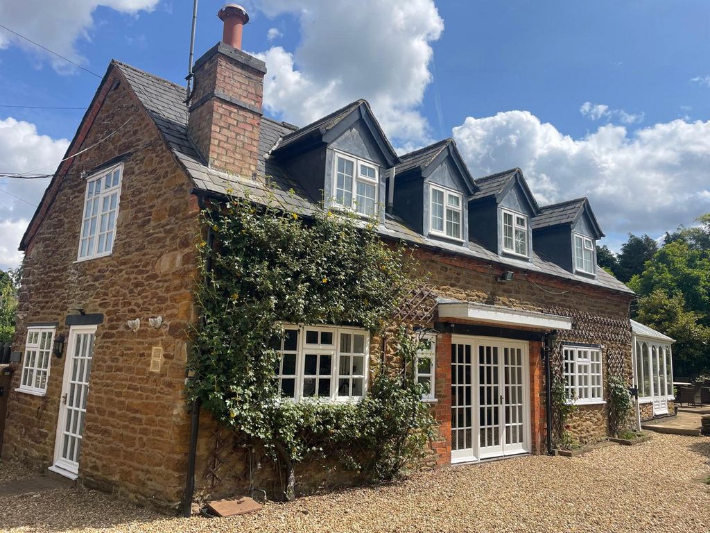 Property photo 2 of 33