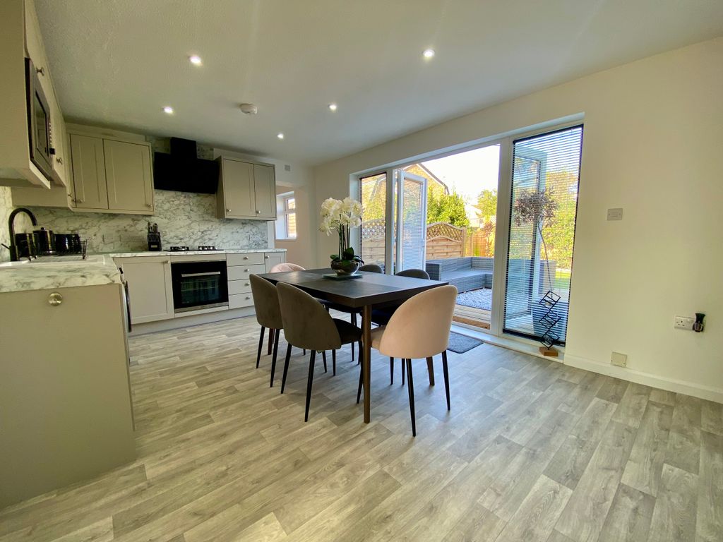 Property photo 3 of 16 Living Room