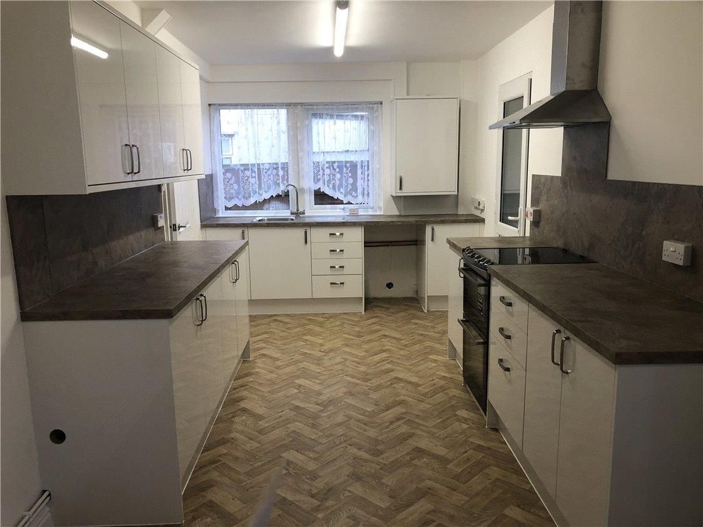 Property photo 2 of 10 Kitchen