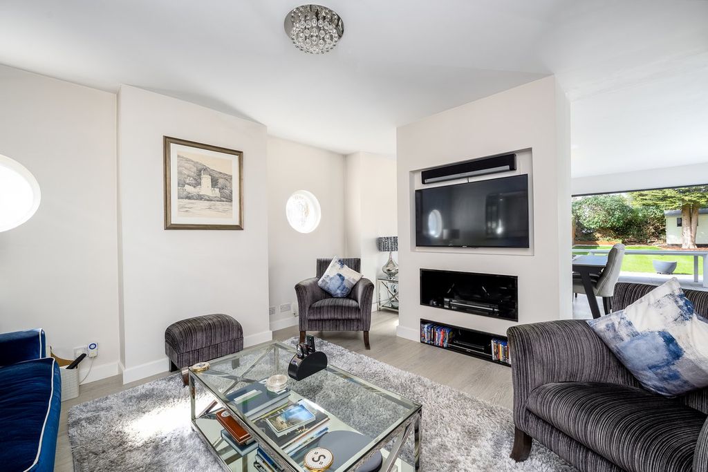 Property photo 3 of 24