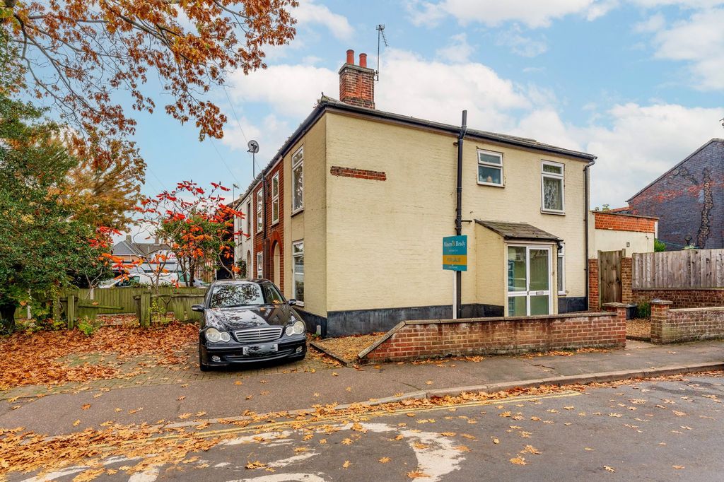 Property photo 2 of 16