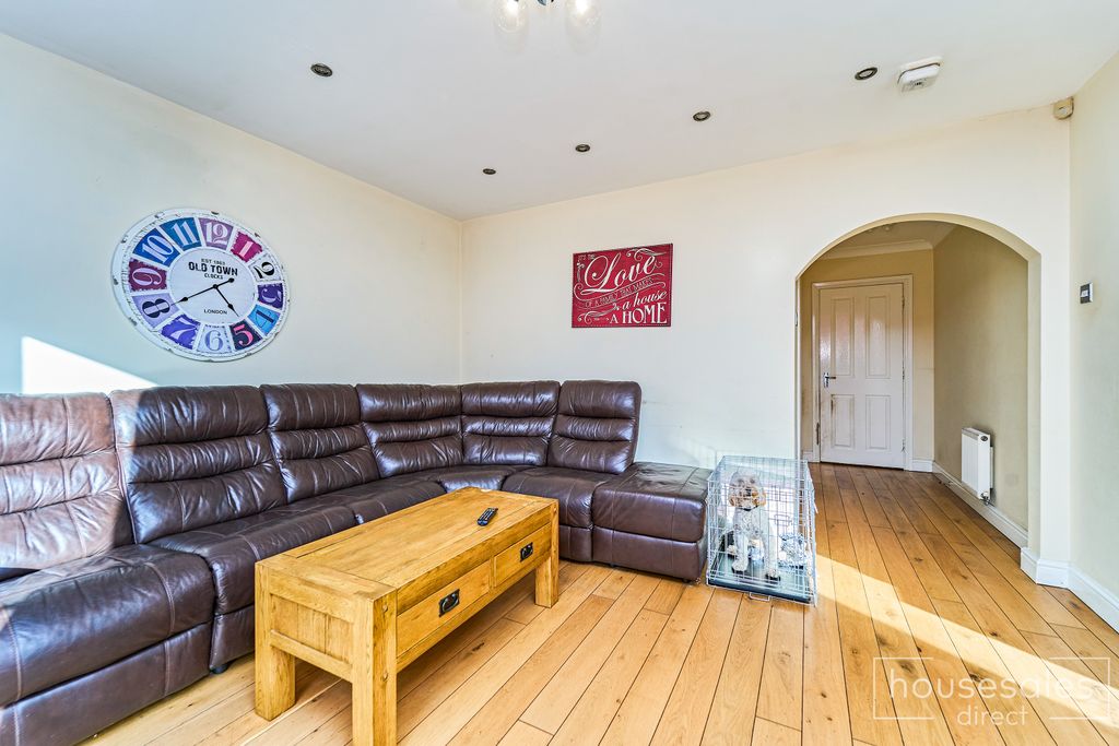 Property photo 3 of 20