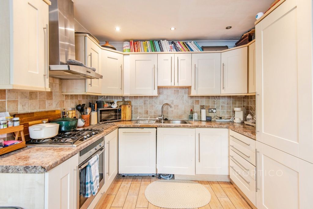 Property photo 3 of 17 Pbox-Img.Jpg