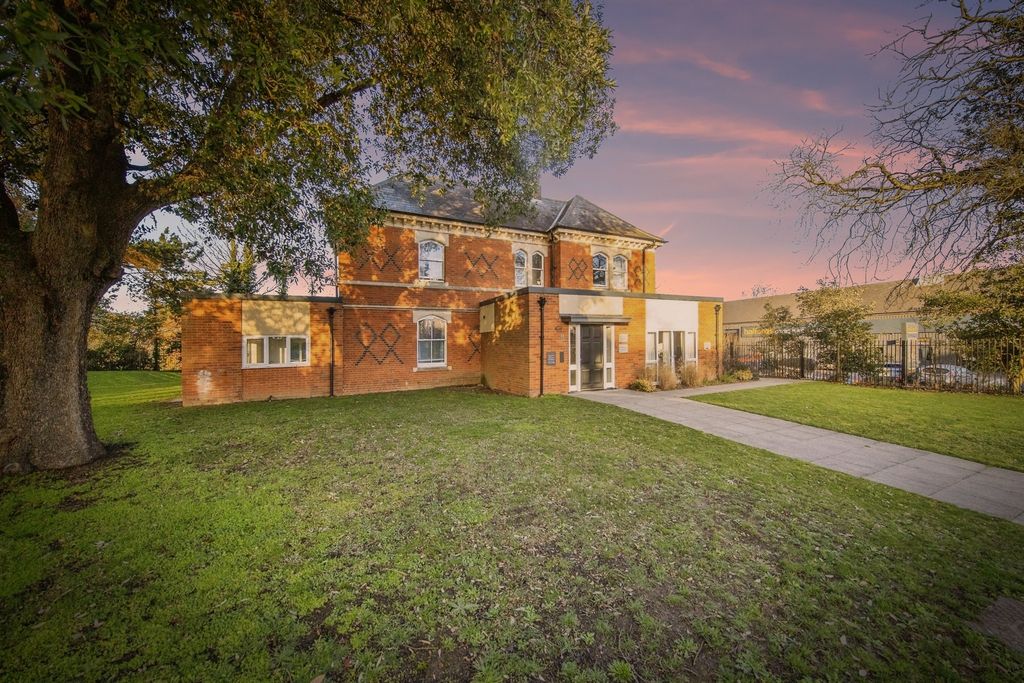 Property photo 1 of 16