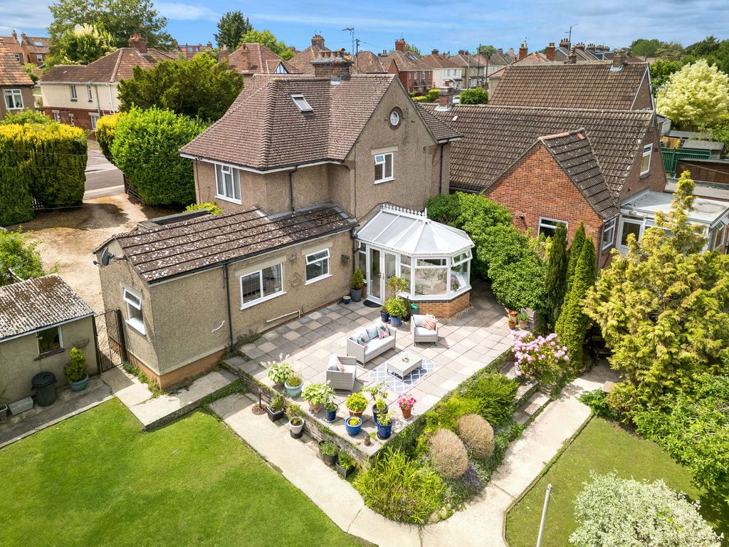 Property photo 1 of 36