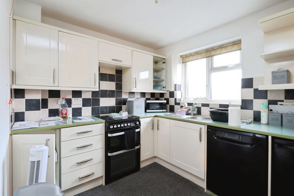 Property photo 3 of 12