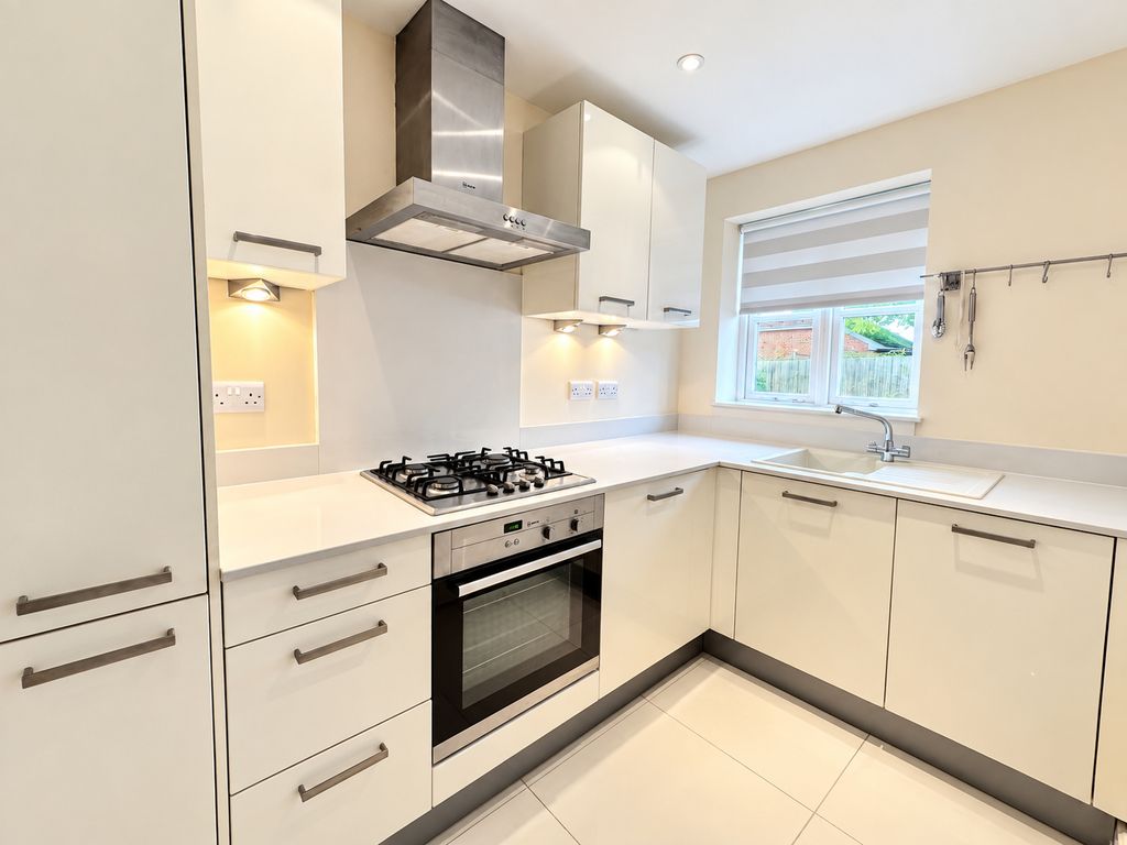 Property photo 3 of 8 Kitchen
