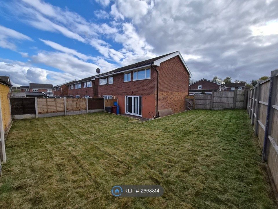 Property photo 3 of 16 Garden Rear