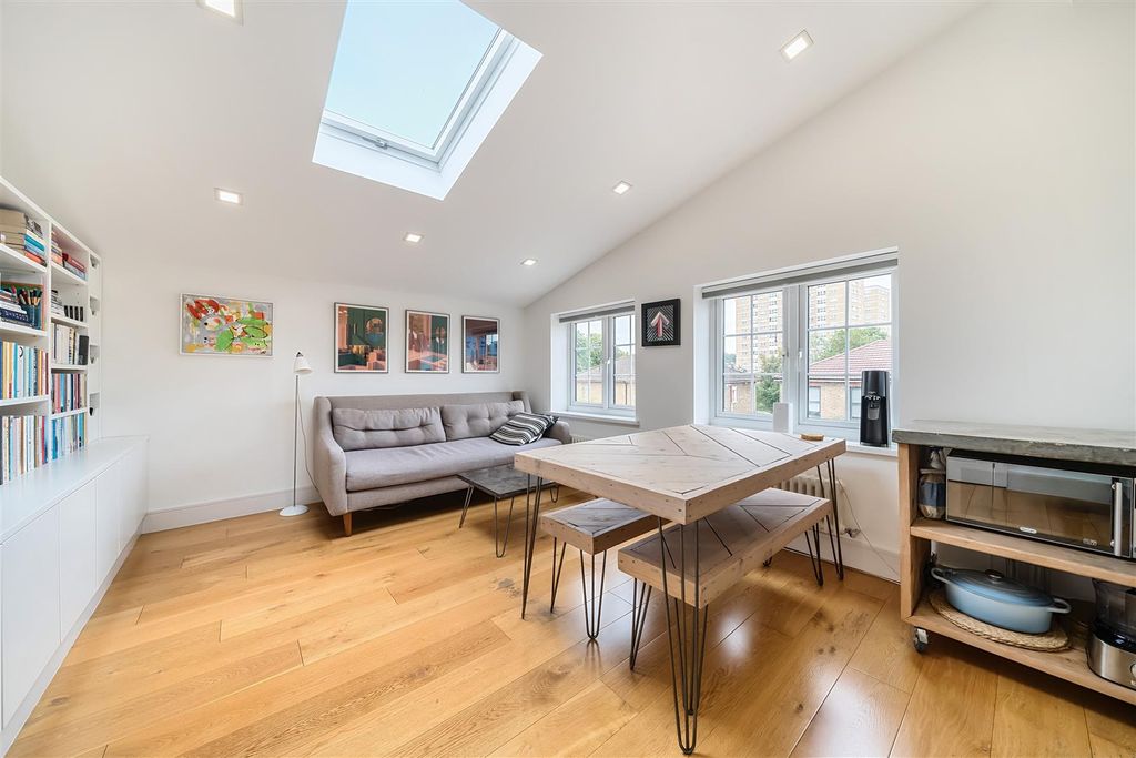 Property photo 3 of 10