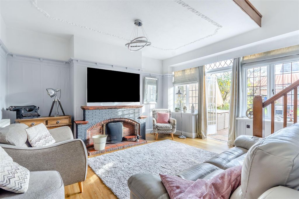 Property photo 2 of 38 8627605-Interior12.Jpg