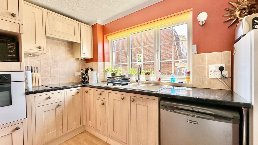 Property photo 2 of 40