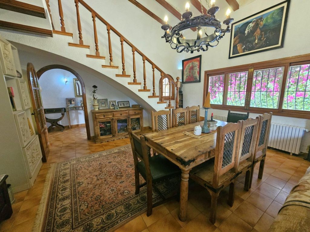 Property photo 2 of 40