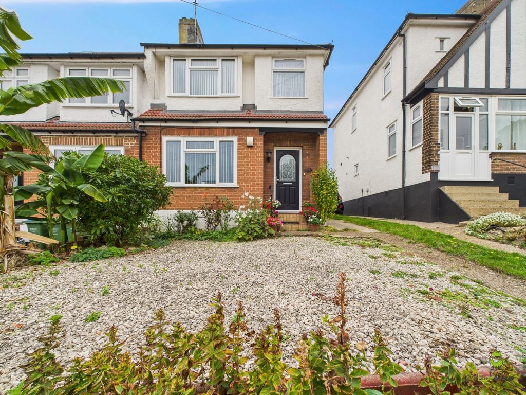 Property photo 3 of 11 Cam02615G0-Pr0122-Still012