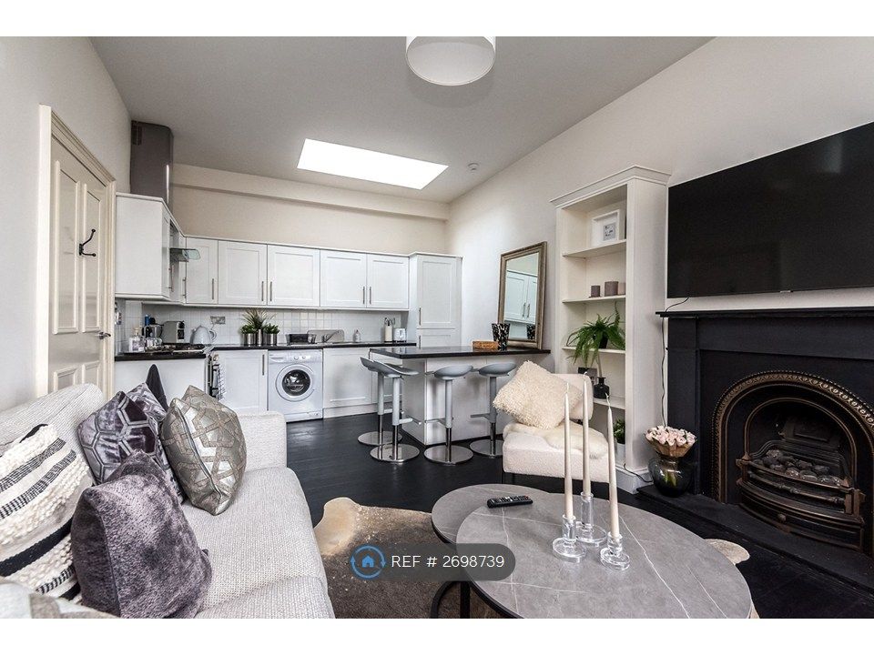 Property photo 2 of 30 Living Room &amp; Kitchen