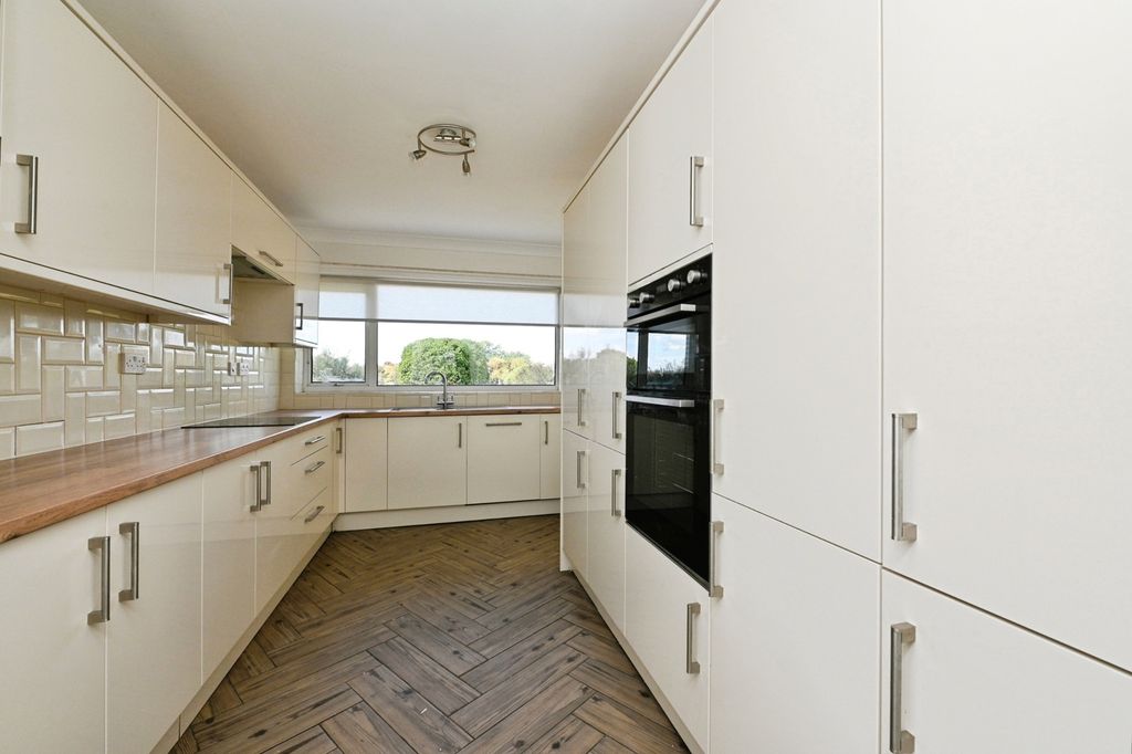 Property photo 2 of 17 Photo