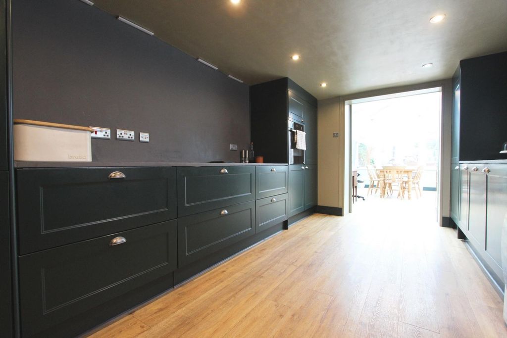 Property photo 3 of 16 Photo 10