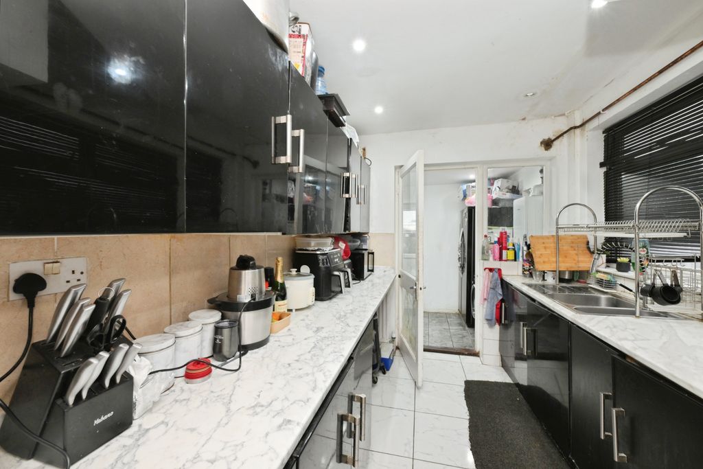 Property photo 3 of 17 Img_4147