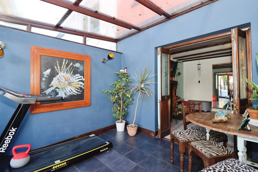 Property photo 3 of 21 Pbox-Img.Jpg