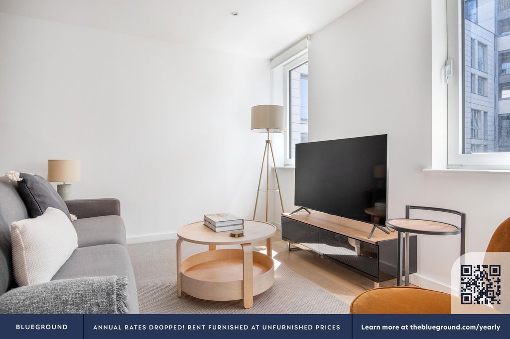 Property photo 3 of 19 Living Room