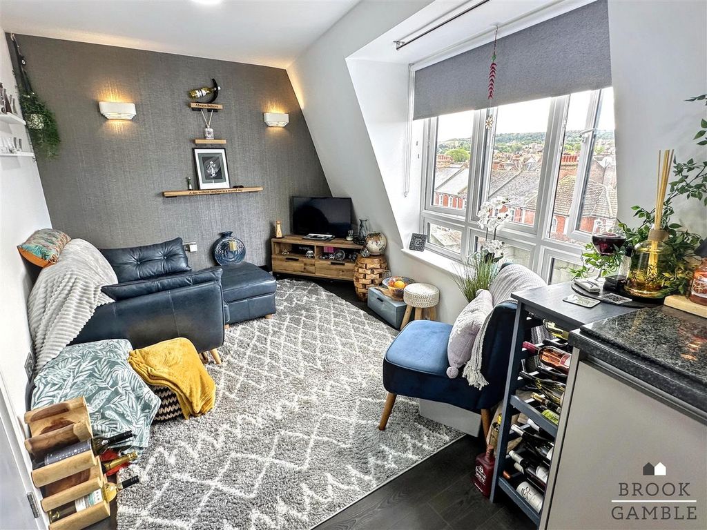 Property photo 3 of 17 01323 438506