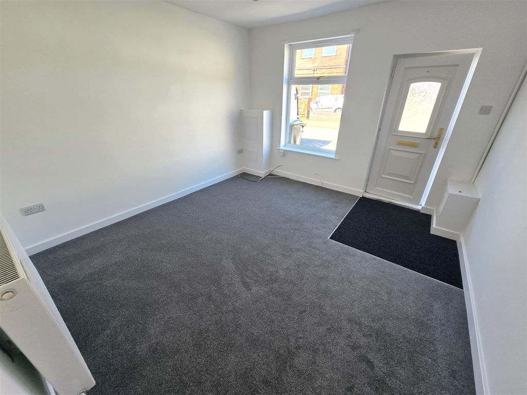 Property photo 2 of 10 Lounge