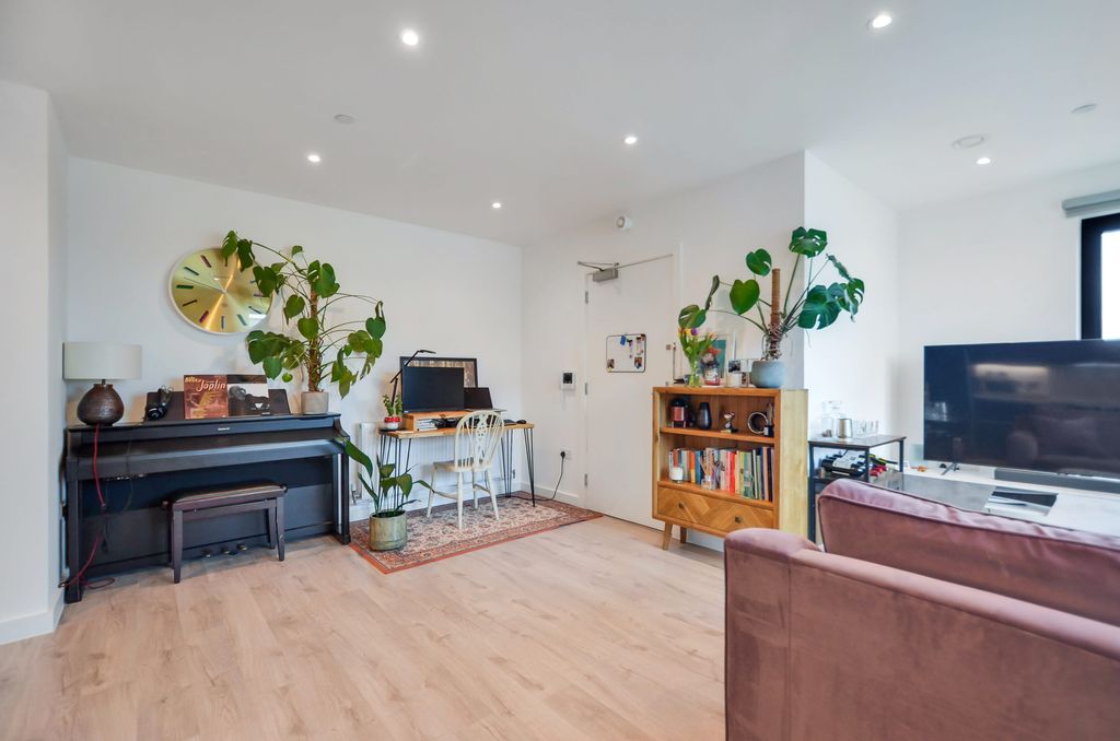 Property photo 2 of 19 Open Plan Living Room_Pic_ (6).Jpg