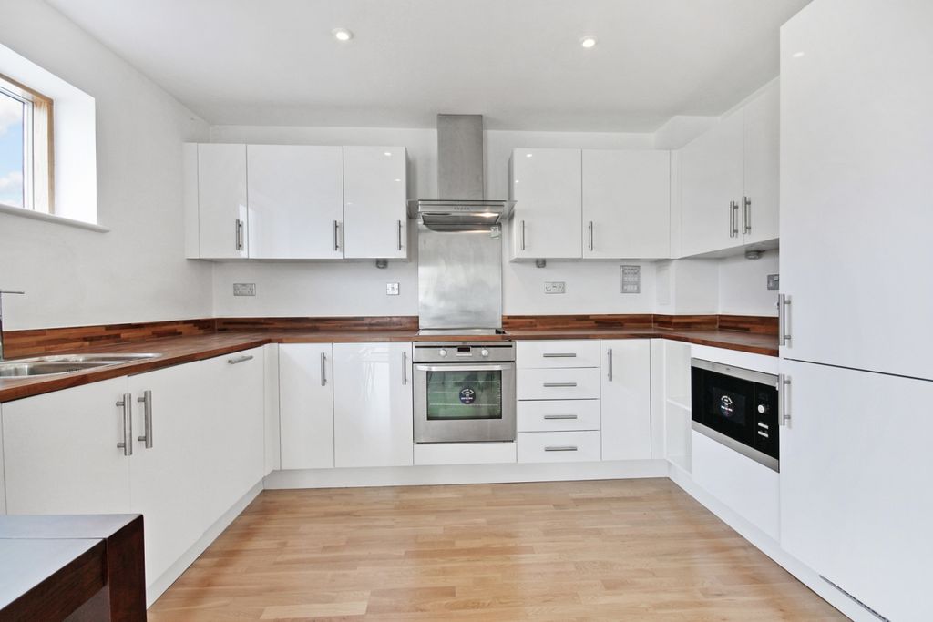 Property photo 2 of 6 Kitchen_Low